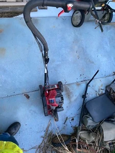 Troy-Bilt TBE515 4Cycle Lawn Edger  - Picture 1 of 8