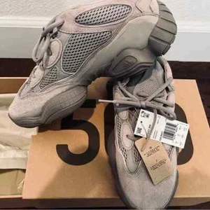 Size 10.5 - adidas Yeezy 500 Ash Grey - Picture 1 of 4