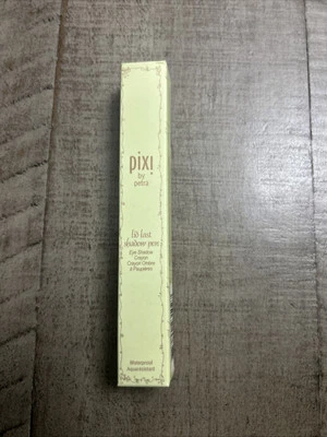 PIXI by Petra Lid Last Shadow Pen – Peach Pave – Eyeshadow Crayon - Image 1 of 4