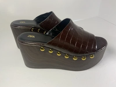 Mules Zara Marrón Oscuro Texturizado Cuña Tachonada Plataforma Talla 40 EE. UU. 9,5 Foto 1 de 4
