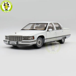 1/18 Diecast Model Car Friends Gifts For Cadillac Fleetwood White
