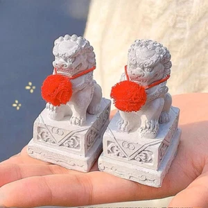 1 Par Mini Piedra León Estatuas Adornos para Jardín Escritorio Puerta Decoración - Imagen 1 de 12