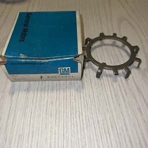 NOS OEM 1954-74 Chevy/GMC Truck Rear Wheel Adjusting Hub Nut Lock GM 3874371 - Bild 1 von 2