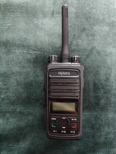 Hytera PD565 DMR Digital Two-way Radio Dual Slot XPT Cluster Portable UHF VHF - Afbeelding 1 van 6