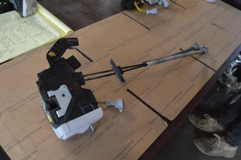 Actuador de cerradura de puerta delantera derecha híbrido KIA OPTIMA 2014 2015 2016 CONSTRUIDO EN COREA Foto 1 de 4