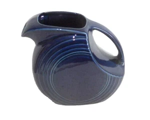 Bella brocca acqua disco grande blu cobalto Fiesta Fiestaware Homer 64 oz. - Foto 1 di 8