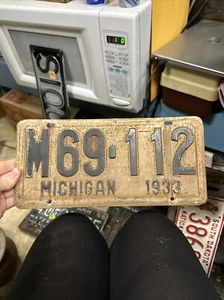 1933 Michigan License Plate M69-112 - Picture 1 of 20