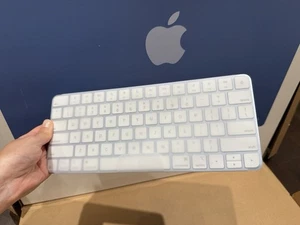 Brand New Apple Magic Keyboard (USB–C Port) in Blue Purple - US English - Picture 1 of 7