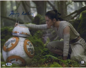 Daisy Ridley The Last Jedi Autografiada 12" x 18" con Fotografía BB-8 BASE - Imagen 1 de 1