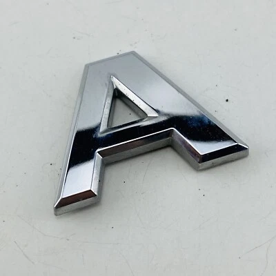 2007-2012 Nissan Versa emblema logotipo carta emblema porta porta porta porta traseira fabricante de equipamento original E14A - Imagem 1 de 4