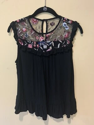 Blusa Top Azul Lluvia Para Mujer S/S Negra Floral Talla Mediana M Volantes Semi Transparente Foto 1 de 4