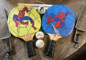 Marvel Comics Spider Man Set da Ping Pong Wilson 1997 - Leggi Ping Pong - Foto 1 di 5