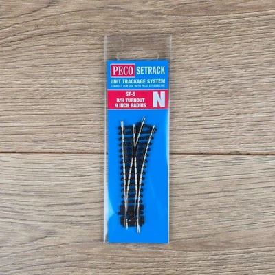Peco ST-5 Right Hand Turnout RH 9 inch Radius N Gauge New in Packet - Image 1 of 4