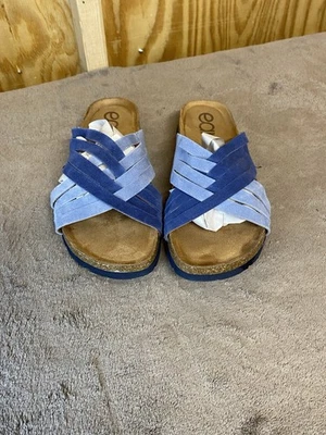Sandalias Earth para mujer talla 10M azul y azul claro gamuza cruzada superior Foto 1 de 4