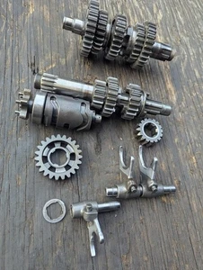 1986 YAMAHA YZ250 TRANSMISSION GEARS SHIFT DRUM AND FORKS - Picture 1 of 7