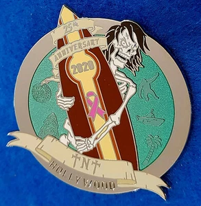 TNT HOLLYWOOD ZOMBIE ESQUELETO TABLA DE SURF CÁNCER DE MAMA CAFÉ CINTA HARD ROCK PIN - Imagen 1 de 1