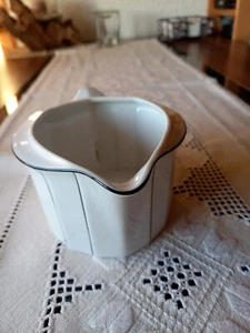 Sauciere, Winterling Marktleuthen Bavaria Porzellan weiß, schwarze Streifen - Bild 1 von 8