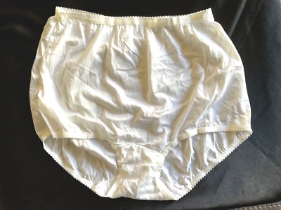 Braguita corta completa de nailon blanco sedoso vintage con refuerzo de setas talla 38 Foto 1 de 4