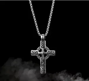 Silberne Titanstahlkette mit Kruzifixanhänger Geschenk Unisex - Bild 1 von 6