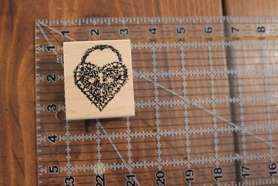 NUEVO CLUB RASPA Madera Goma Sello Edición Limitada MEDALLÓN CORAZÓN Amor Colgante Pared Foto 1 de 3