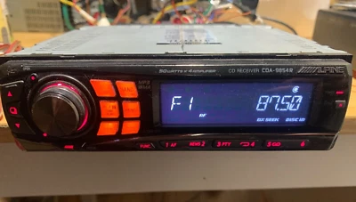 ALPINE CDA-9854R Ricevitore CD  BBE OUT 4V x3 receiver high-end 50w x4 - Immagine 1 di 4