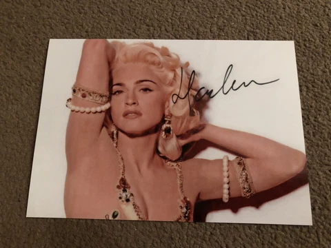 MADONNA (SINGER) PRESIGNED PHOTO- 7x5” Cover