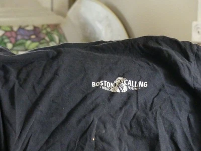 Camisa XL Boston Calling Music Festival 2025 Negra Harvard Athletic Complex CREW Foto 1 de 2
