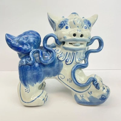 Foo Dog de porcelana azul y blanco Chinoiserie Foto 1 de 4