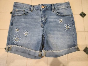 So Girls Favorite Cuffed Hem Denim Jean Daisy Light Wash Midi Shorts 16 - Picture 1 of 3
