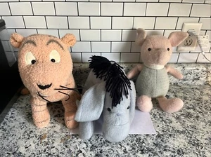 Vintage Classic Winnie The Pooh Friends Rare Find - Picture 1 of 17