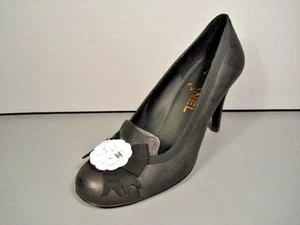 CHANEL CLASSIC GREY LEATHER ROUND TOE CAMELLIA PUMPS HEELS "CC" 40/9.5 AUTHENTIC - Picture 1 of 10