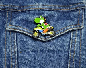 Yoshi Pin Mario Kart Collector Pins Series 2 - PowerA Nintendo Switch 3DS NES - Picture 1 of 3