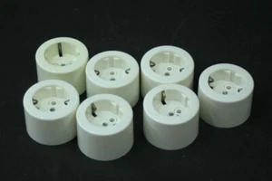 1 toma de corriente antigua RDA yeso redondo blanco Schuko contacto de protección vintage - Imagen 1 de 9