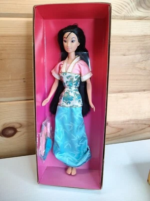 "Muñeca Barbie vintage Disney Mulan Satiny Shimmer 12"" 1998 con accesorios" Foto 1 de 4