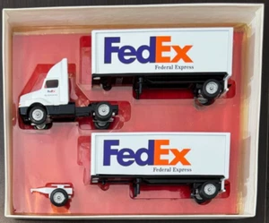 FedEx Federal Express Doubles 1995 Winross Truck I83/S - Picture 1 of 3