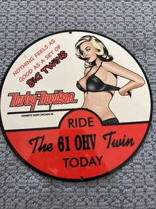 VINTAGE HARLEY DAVIDSON MOTORCYCLE BIG TWINS 10” MOTOR CYCLE HEAVY METAL SIGN! - Imagen 1 de 5