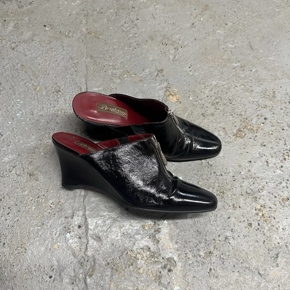 Mules de cuña con cremallera de cuero italiano Brighton vintage - charol negro, talla 9,5 Foto 1 de 4