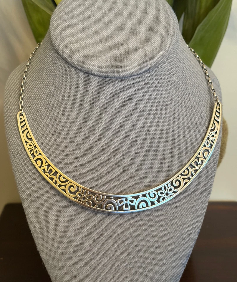 Collar Brighton Floral Pergamino Collar Barra Colección Artesanal Plata Etiqueta Corazón Foto 1 de 4