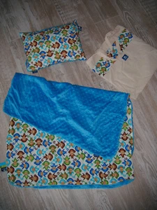 Kinderwagen Wiege Garnitur Set Kissen+Decke+Stoffbeutel Geschenk Geburt Jungen - Bild 1 von 5