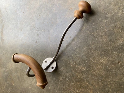 Ancienne patère murale en bois et métal - Photo 1/4