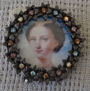 3" ROUND SAKS 5th AVENUE R.J. GRAZIANO PHOTO FRAME CRYSTALS & ENAMEL NWT NIB - Picture 1 of 6
