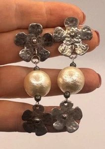 Vintage Hammered Sterling Silver Faux Pearls Daisy Flower Dangle Earrings #6 - Picture 1 of 18