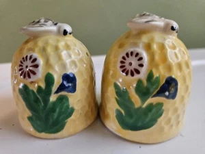 VINTAGE BEEHIVE SALT AND PEPPER SHAKERS - Picture 1 of 3