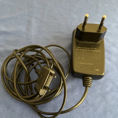 L@@K!!  Стандартное зарядное устройство для телефона OEM Sony Ericsson CST-60 — французское! Retro Tech! - Изображение 1 из 2