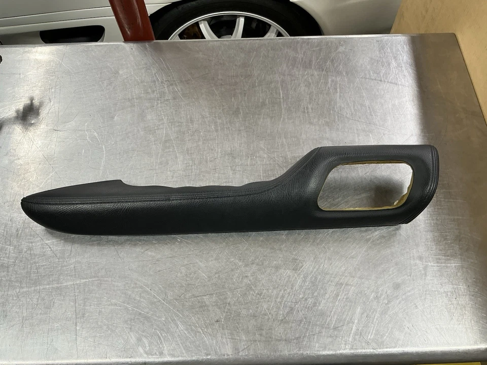 Toyota Supra MK4 JDM RHD 1993-1998 OEM REPOSABRAZOS NEGRO Foto 1 de 4