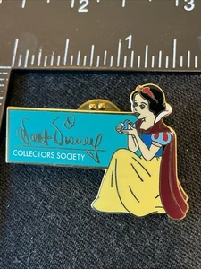 Walt Disney Collectors Society Snow White and the Seven Dwarfs Pin 2001 Vtg Exc - Picture 1 of 10