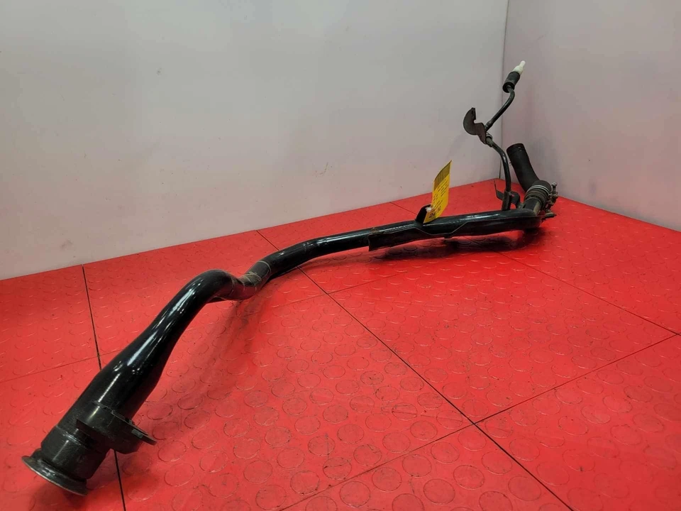 2015-2017 Mazda 6 tubo de enchimento de pescoço de enchimento de combustível original do fabricante GJR942210J - Imagem 1 de 4