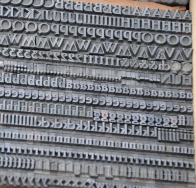 Police de Caractères plomb lettres typographie imprimerie tampon objet de metier - Photo 1/4