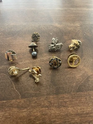 Lote vintage de 10 alfileres de corbata. Paz, barco, rana, tenis, gato, bolos, perla azul, Foto 1 de 3