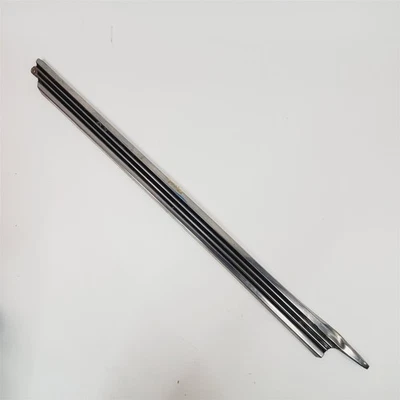 66 1966 Buick Wildcat LH cuarto trasero moldura después rueda pozo Foto 1 de 4